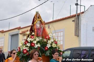 Santa Bárbara luce manto nuevo en la procesión de Lomo Catela (Foto Francisco Javier Santana)
